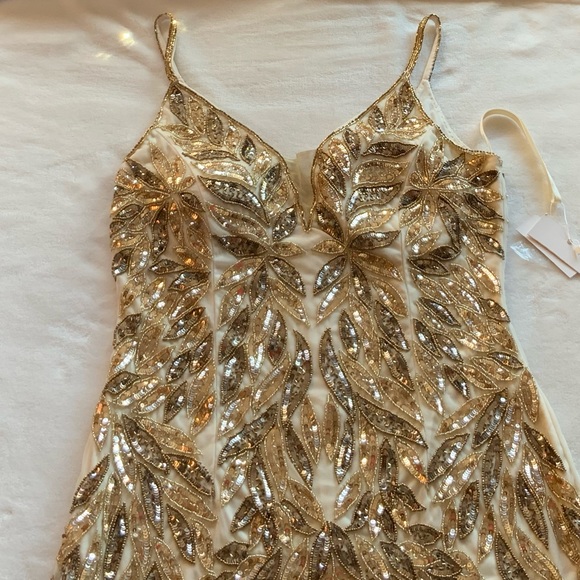 MAC DUGGAL Sequin Leaf Plunging Sheath Gown